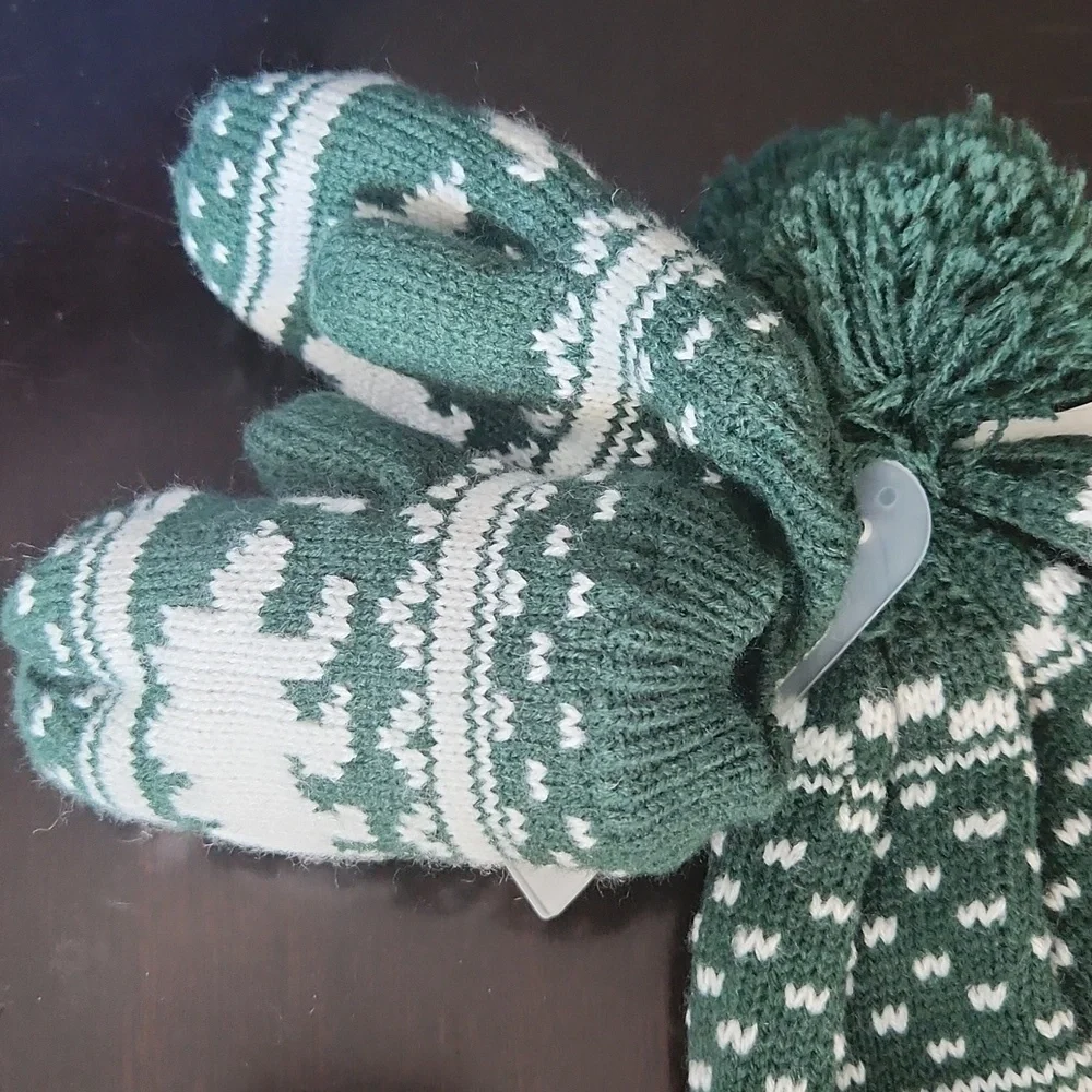 Old Navy Cozy Forest Kids Hat with Mittens Dinosaur Knitted Green And White